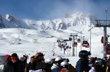 Erciyes’te hafta sonu yoğunluğu: Binlerce kişi akın etti 