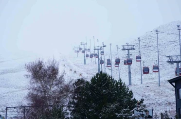 Erciyes’te kar yağışı, dağ beyaza büründü 