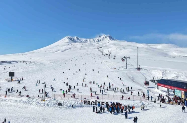 Erciyes’te kayak sezonu tüm hızıyla devam ediyor 