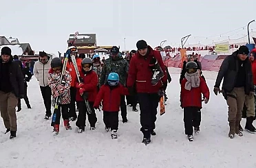 Erciyes’te şehit çocuklarına kayak eğitimi 