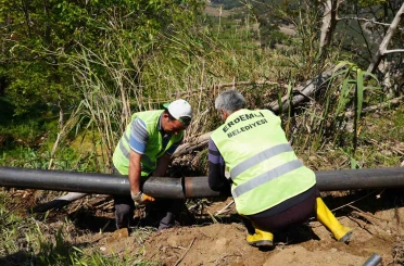 Erdemli Belediyesinden üreticilere 32 bin metre sulama borusu desteği 