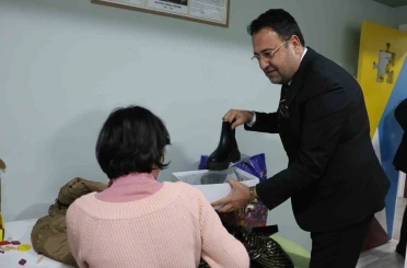 Erdemliler Hareketi Derneği, ihtiyaç sahibi çocuklara mont ve bot desteğinde bulundu 