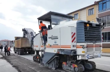 Ergenekon Mahallesi’nde asfalt yenileme çalışması 