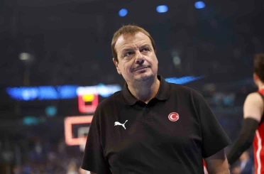 Ergin Ataman, Avrupa Şampiyonası’nın en iyi başantrenörü seçildi 