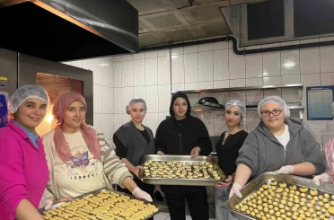 Erkekler pizza, kızlar kurabiye yaptı 
