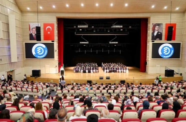 ERÜ Diş Hekimliği Fakültesi 17. dönem mezunlarını verdi 