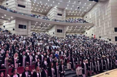 ERÜ İletişim Fakültesi 20. dönem mezunlarını verdi 