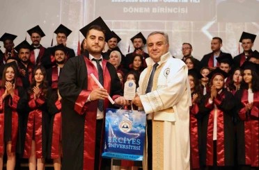 ERÜ Veteriner Fakültesi yeni mezunlarını verdi 