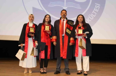 ERÜ’de 208 genç avukat mezun oldu 