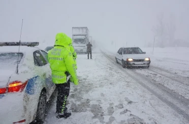 Erzincan güne karla uyandı: Kar ve sis ulaşımı aksattı 