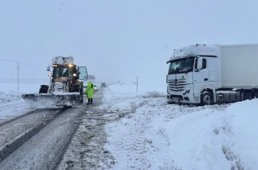 Erzincan-Sivas ve Erzincan-Erzurum yolunda tipi engeli 