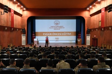 Erzincan’da askerlere evlilik öncesi eğitim verildi 