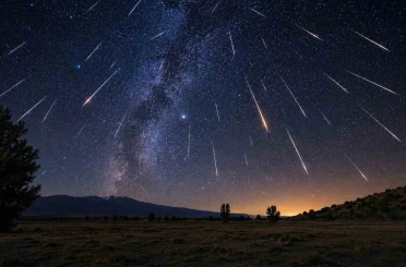 Erzincan’da geceyi aydınlatan gökyüzü şöleni 