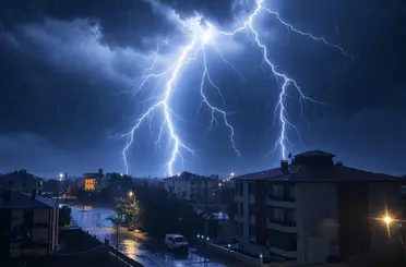 Erzincan’da geceyi şimşekler aydınlattı

