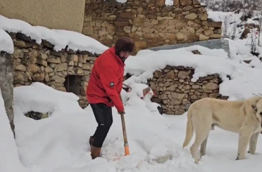 Erzincan’da hava soğudu, yüksek kesimlere kar yağdı 