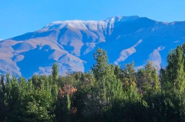 Erzincan’da Keşiş Dağının zirvesine kar yağdı 