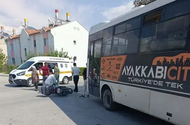 Erzincan’da midibüs ile motosiklet çarpıştı: 1 yaralı
