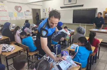 Erzincan’da polis ekiplerinden öğrencilere yeni eğitim yılı sürprizi
