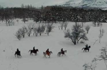 Erzincan’da sınırları zorlayan kış macerası: Atlı snowboard safarisi 