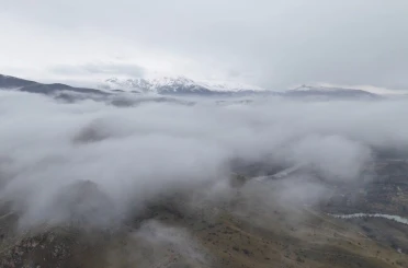 Erzincan’da sis bulutları doğayı masalsı bir görünüme bürüdü