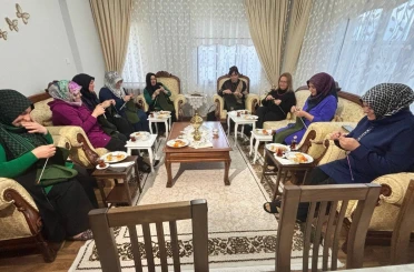 Erzincanlı gönüllü annelerden Mehmetçiğe ilmek ilmek destek 