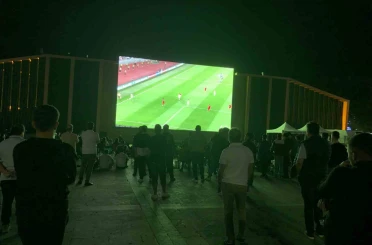 Erzincanlılar, A Milli Takım’ın galibiyet sevincini meydanda yaşadı 