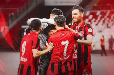 Erzincanspor, transfer tahtasını açarak yeni sezon öncesi lisans işlemlerini tamamladı