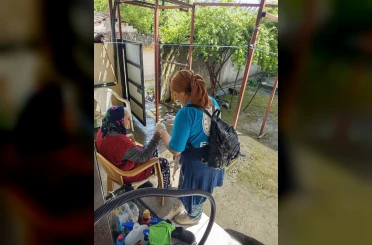 Erzin’de yaşlı vatandaşların evinde vefa temizliği gerçekleştiriliyor 