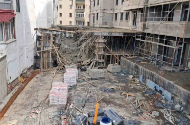 Erzurum korkutan anlar: İnşaatın tablası beton dökümünde çöktü 