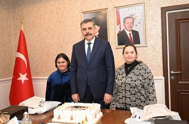 Erzurum Valiliği’nin güllerine sürpriz 