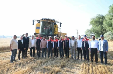 Erzurum Valisi Baruş’tan meslek lisesinde buğday hasadı 