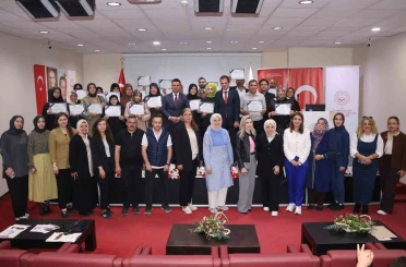 Erzurum’da "Benim köklü ailem" projesinde sertifika heyecanı 