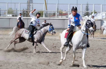 Erzurum’da cirit heyecanı sürüyor 