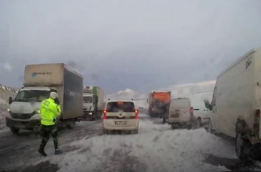 Erzurum’da etkili olan tipi çevre illerle olan ulaşımı aksatıyor 