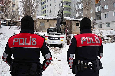 Erzurum’da güvenlik ve huzur için metruk binalar tek tek yıkılıyor 