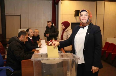 Erzurum’da kadın oda başkanı güven tazeledi 