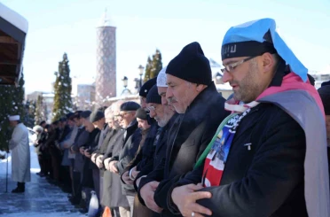 Erzurum’da şehitler için gıyabi cenaze namazı 