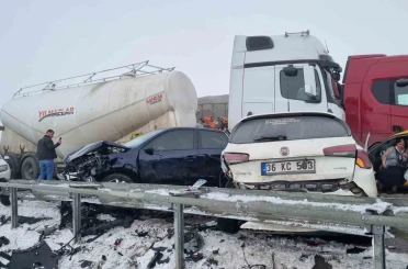 Erzurum’da zincirleme kazada can pazarı yaşandı: 8 ağır yaralı 