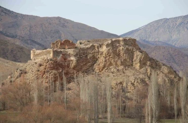 Erzurum’daki Kız ve Oğlan Kalesi ilgi bekliyor 