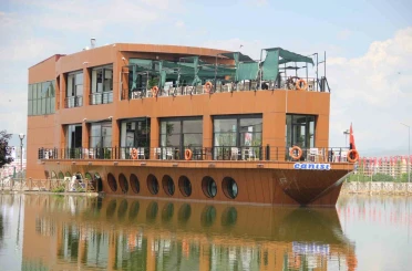 Erzurumlular deniz özlemini Gemi Kafe’de gideriyor 