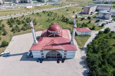 Erzurum’un divit kalem minareli camisi görenleri hayran bırakıyor 