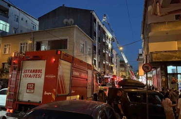 Esenler’de 4 katlı binada çıkan yangın çatıya sirayet etti 