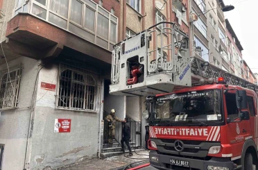 Esenler’de 5 yaşındaki çocuk çakmakla oynarken evi yaktı 