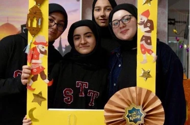 Esenler’de liselerde "Görevimiz Ramazan" projesi gençlerin toplumsal sorumluluk bilincini güçlendiriyor 