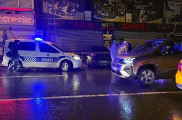Esenler’de yangın ihbarına giden ekipler binada silahla vurulmuş 2 kişinin cesetlerini buldu 