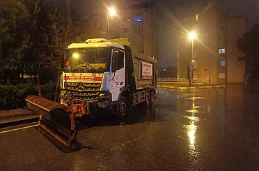 Esenyurt Belediyesi olumsuz hava şartlarına karşı 24 saat görev başında 