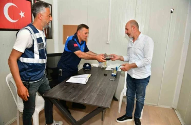Esenyurt’ta 35 bin lirasını çöpe atan vatandaşın imdadına temizlik personeli yetişti 