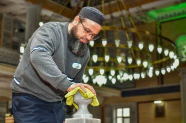 Esenyurt’ta camiler Ramazan’a hazır: Camiler dip köşe temizleniyor 