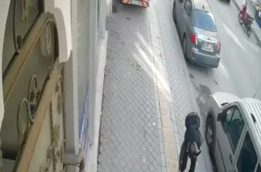 Esenyurt’ta düşen cüzdanı çaldı, sosyal medyada görünce iade etti 