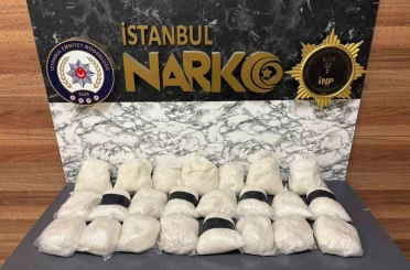 Esenyurt’ta kargo ile gönderilen buzdolabına gizlenmiş 28 kilo uyuşturucu ele geçirildi 